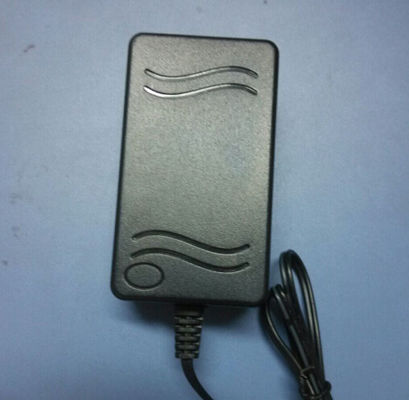 Adaptador de escritorio 12V 2A de la entrada universal para los aparatos electrodomésticos