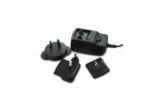 Mini adaptadores de viaje del ESD EN60950 con los enchufes permutables para el dispositivo móvil