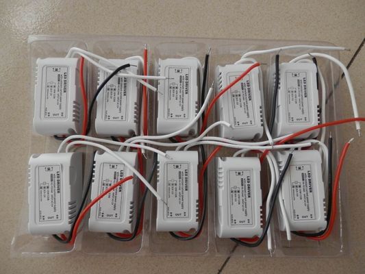 Conductor constante de la corriente LED de la luz de inundación 10W, fuente de alimentación de la transferencia de 10 vatios LED