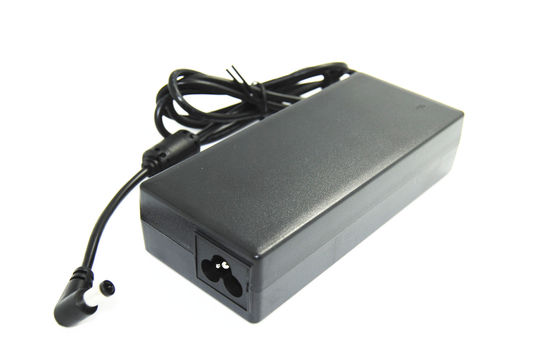 El CV C6 3 fija el adaptador eléctrico externo del ordenador portátil de la CA, CE/RoHS/GS