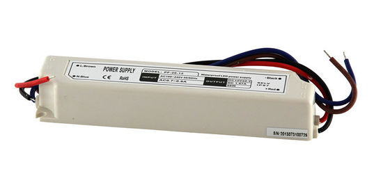 Prenda impermeable de salida única 20W del conductor constante del voltaje LED de la eficacia alta