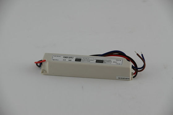Alta prenda impermeable constante del conductor del voltaje LED del brillo 12V 20W con la CA universal