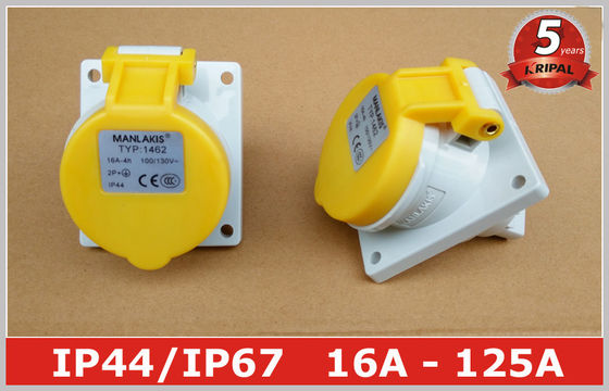 El panel anguloso montó el Pin industrial del interruptor 110V 16A IP44 3 del zócalo de poder para el infante de marina