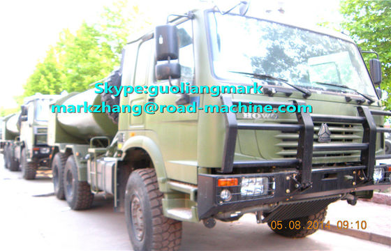 Camión de petrolero verde del agua de los militares 6*4 de SINOTRUK HOWO 25000L con el estándar EURO LHD O RHD