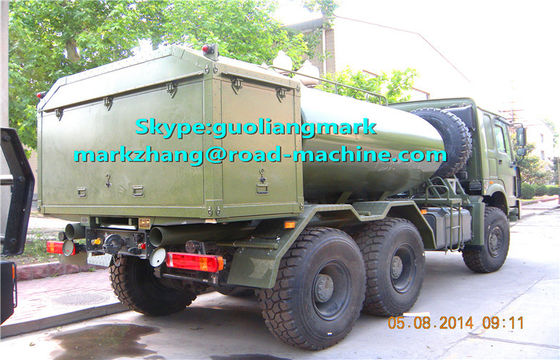 Camión de petrolero verde del agua de los militares 6*4 de SINOTRUK HOWO 25000L con el estándar EURO LHD O RHD